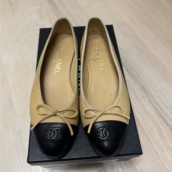 Chanel Beige and Black Women's ballet flats- 37 - Picture 1 of 5